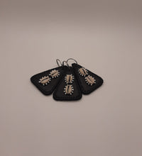Load image into Gallery viewer, Leather and Cowrie Shell Keychain
